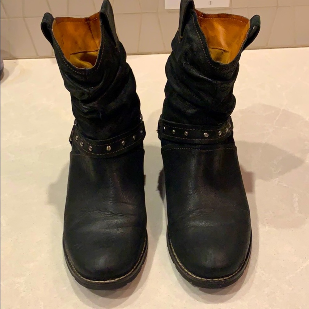Sofft short slouchy boots
